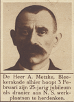 870350 Portret van A. Metzke (Bleekerskade 95boven) te Utrecht, die 25 jaar draaier is op de werkplaatsen van de ...